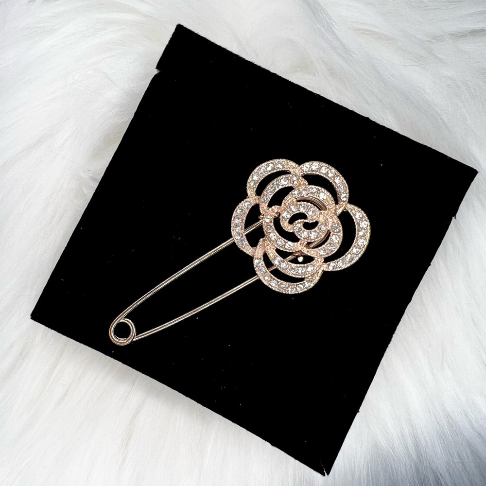 Pin brooch rose gold